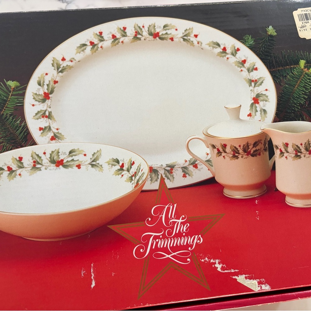 Holiday Holly China Plate with Gold Trim
